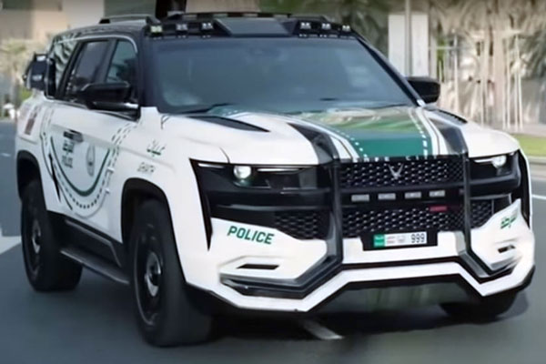 दुबई पुलिस के पास है दुनिया की सबसे तेज कार, 407 किलोमीटर घंटे की है रफ्तार दुबई पुलिस के पास है दुनिया की सबसे तेज कार, 407 किलोमीटर घंटे की है रफ्तार