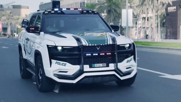 दुबई पुलिस के पास है दुनिया की सबसे तेज कार, 407 किलोमीटर घंटे की है रफ्तार दुबई पुलिस के पास है दुनिया की सबसे तेज कार, 407 किलोमीटर घंटे की है रफ्तार