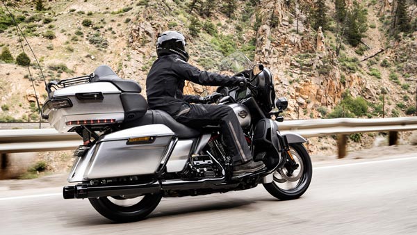 ये है भारत की टॉप 10 महंगी मोटरसाइकिल, इनकी रफ्तार के कार भी रह जाती है पीछे ये है भारत की टॉप 10 महंगी मोटरसाइकिल, इनकी रफ्तार के कार भी रह जाती है पीछे