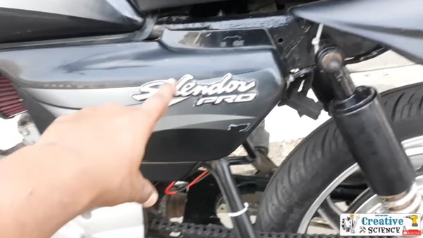 लोकल मेकैनिक ने हीरो स्प्लेंडर को बनाया इलेक्ट्रिक बाइक, जानिये कैसे किया यह कारनामा