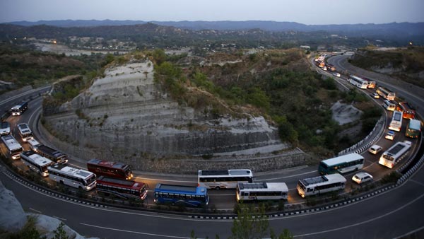 मोटर व्हीकल एक्ट के 63 कानून 1 सितंबर से होंगे लागू : नितिन गडकरी मोटर व्हीकल एक्ट के 63 कानून 1 सितंबर से होंगे लागू : नितिन गडकरी