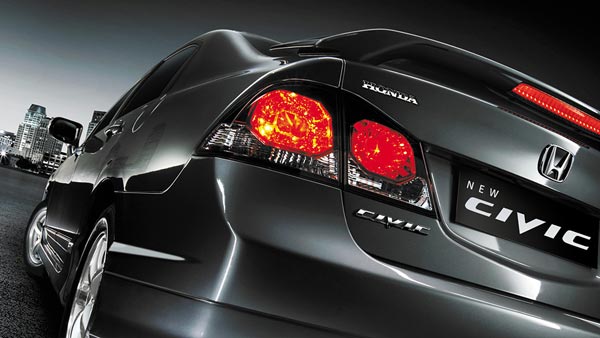 होंडा सिविक पर गलत तरीके से लगा रखी थी पुलिस की स्टीकर, हो गई गिरफ्तारी होंडा सिविक पर गलत तरीके से लगा रखी थी पुलिस की स्टीकर, हो गई गिरफ्तारी