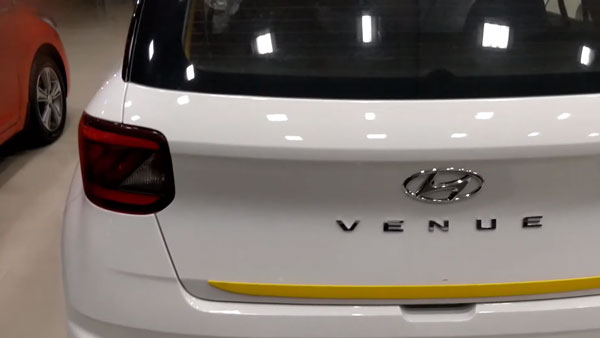 हुंडई वेन्यु की वेटिंग पीरियड है सबसे लंबी, जानिए अन्य सब कॉम्पैक्ट एसयूवी का वेटिंग पीरियड