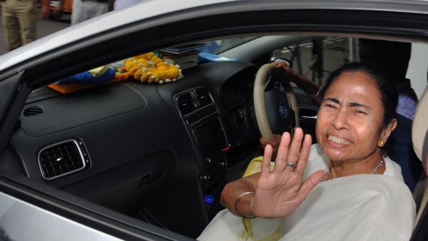 मुख्यमंत्री ममता बनर्जी काफिला ट्रैफिक रुकवाने से मना किया पुलिस को फटकार लगाई