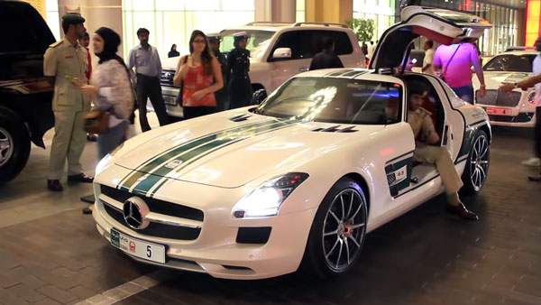 दुबई पुलिस के पास है दुनिया की सबसे तेज कार, 407 किलोमीटर घंटे की है रफ्तार दुबई पुलिस के पास है दुनिया की सबसे तेज कार, 407 किलोमीटर घंटे की है रफ्तार