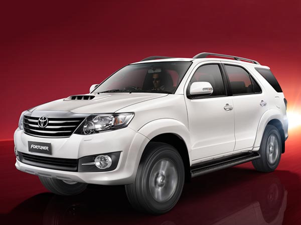 परिवहन मंत्री की फॉर्च्यूनर ने तोड़ा ट्रैफिक सिग्नल, पुलिस ने काटा चालान परिवहन मंत्री की फॉर्च्यूनर ने तोड़ा ट्रैफिक सिग्नल, पुलिस ने काटा चालान