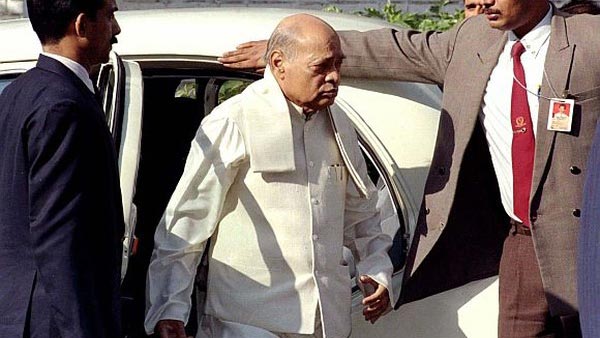 भारत के राष्ट्रपति और प्रधानमंत्री की कारें बाहर से दिखती है टैंक तो अंदर से है लगजरी होटल भारत के राष्ट्रपति और प्रधानमंत्री की कारें बाहर से दिखती है टैंक तो अंदर से है लगजरी होटल