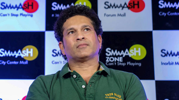 सचिन तेंदुलकर ड्राइवरलेस पार्किंग कार वीडियो जानकारी सचिन तेंदुलकर ड्राइवरलेस पार्किंग कार वीडियो जानकारी