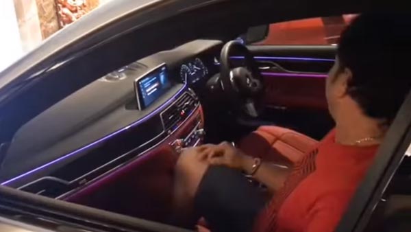 सचिन तेंदुलकर ड्राइवरलेस पार्किंग कार वीडियो जानकारी सचिन तेंदुलकर ड्राइवरलेस पार्किंग कार वीडियो जानकारी