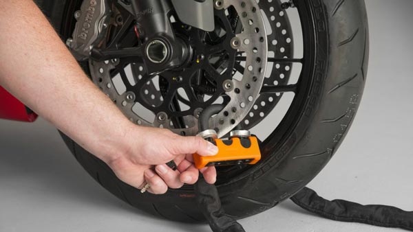 हाईवे पर 7 बड़े खतरें जानिये हाईवे पर सुरक्षित कैसे चले