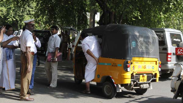 मुंबई में 900 से अधिक ऑटोवालों के लाइसेंस हुए रद्द, सवारी ना बिठाने का है आरोप