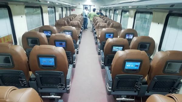 सरकार करने जा रही है तेजस एक्सप्रेस को निजी क्षेत्र के हवाले, क्या होंगे नए बदलाव पढ़ें यहां सरकार करने जा रही है तेजस एक्सप्रेस को निजी क्षेत्र के हवाले, क्या होंगे नए बदलाव पढ़ें यहां