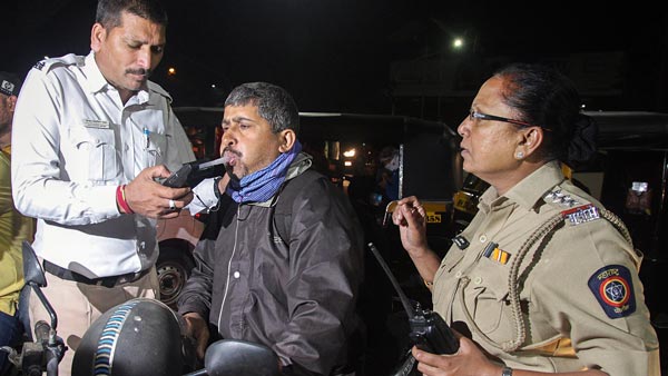 पश्चिम बंगाल में लागू नहीं होगा नया मोटर व्हीकल एक्ट, सरकार का फैसला पश्चिम बंगाल में लागू नहीं होगा नया मोटर व्हीकल एक्ट, सरकार का फैसला