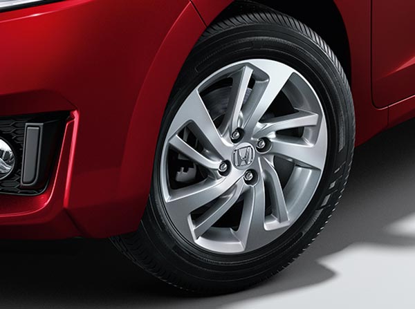 होंडा के इन कारों पर मिल रही भारी छूट, 4 लाख रुपयें तक की होगी बचत 