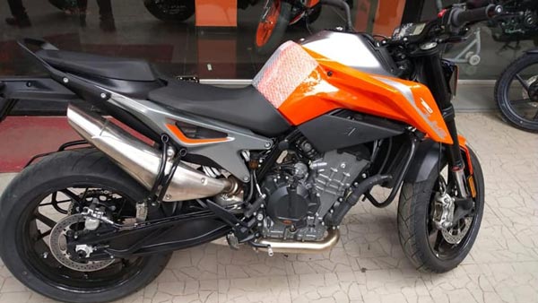 केटीएम ड्यूक 790 फोटो डीलरशिप में आयी नजर टेस्ट ड्राइव बुकिंग जानकारी
