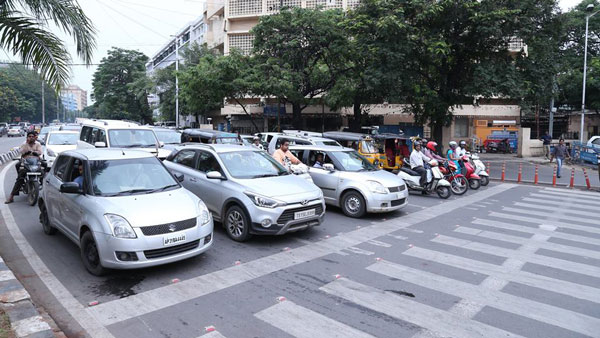 बैंगलोर पुलिस ने सरकार से मांगी जुर्माने में वसूली गई राशि, शहर के यातायात सुविधाओं में करेगी सुधार बैंगलोर पुलिस ने सरकार से मांगी जुर्माने में वसूली गई राशि, शहर के यातायात सुविधाओं में करेगी सुधार
