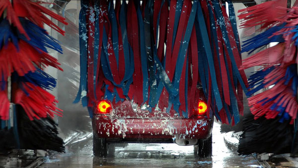 पानी से कार धोने पर लग सकता है 25 हजार रुपयें का जुर्माना, जानिये किस जगह लागू हुआ यह नियम