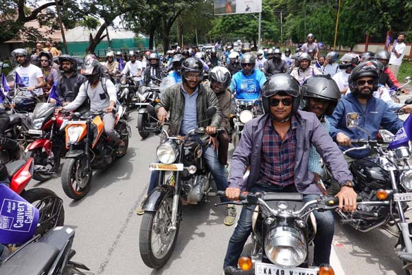 होंडा वीएफआर सुपरबाइक की सवारी कर सदगुरु बचाएंगे कावेरी नदी, 3,500 किलोमीटर की होगी यात्रा