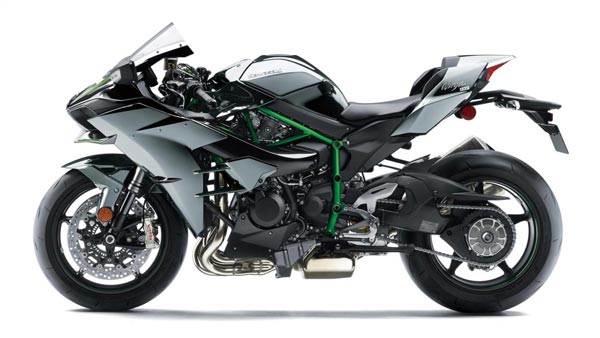 धोनी कावासाकी निंजा एच2 सुपरबाइक चलाते दिखे, जानिये इस दमदार बाइक में क्या है खास