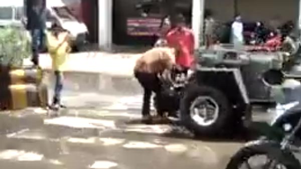 टिक टॉक वीडियो के लिए इस व्यक्ति ने जीप में लगा दी आग, पुलिस ने किया गिरफ्तार