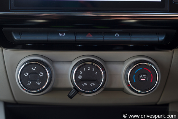 रेनॉल्ट ट्राइबर रिव्यू: इंजन परफॉर्मेंस ड्राइविंग अनुभव पढ़े