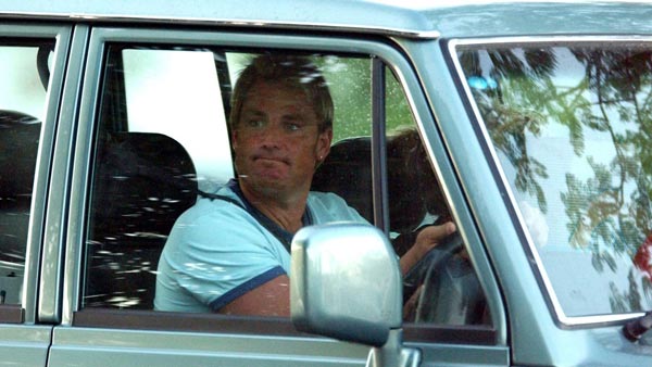 शेन वार्न पर लगा 1.6 लाख रुपयें का ट्रैफिक जुर्माना, एक साल तक ड्राइविंग पर भी प्रतिबंध