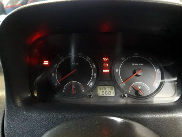 टाटा इंडिका कार चल चुकी है 5.85 लाख किलोमीटर, मालिक को किया गया सम्मानित