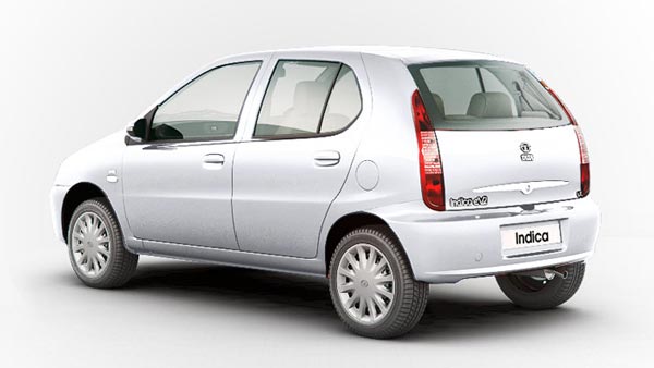 टाटा इंडिका कार चल चुकी है 5.85 लाख किलोमीटर, मालिक को किया गया सम्मानित