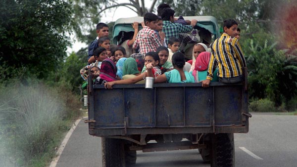  गुरुग्राम में ट्रैक्टर ड्राइवर को ट्रैफिक नियम तोड़ना पड़ा महंगा, कटा 59,000 रुपयें का चलान