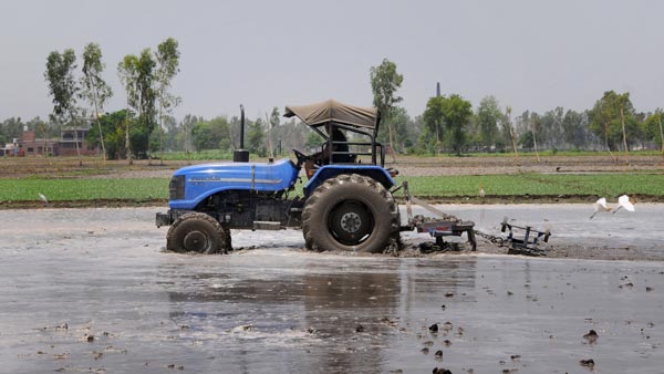  गुरुग्राम में ट्रैक्टर ड्राइवर को ट्रैफिक नियम तोड़ना पड़ा महंगा, कटा 59,000 रुपयें का चलान