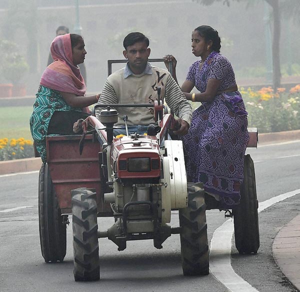  गुरुग्राम में ट्रैक्टर ड्राइवर को ट्रैफिक नियम तोड़ना पड़ा महंगा, कटा 59,000 रुपयें का चलान