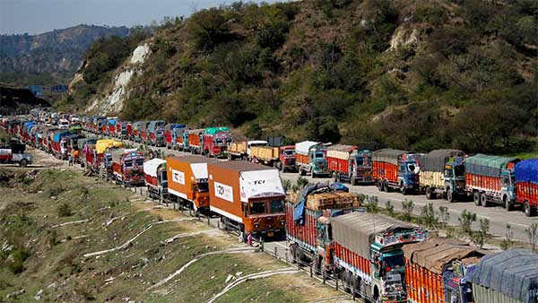 न्यू मोटर व्हीकल एक्ट 2019: ट्रैफिक फाइन ट्रक ड्राइवर लुंगी बनियान पहनना मना उत्तरप्रदेश जुर्माना 2000 रुपयें