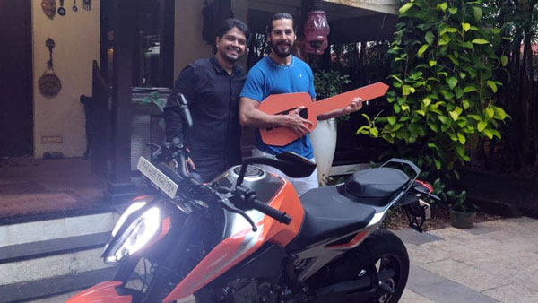 डीनो मोरिया ने खरीदी मुंबई की पहली केटीएम ड्यूक 790, 8.64 लाख रुपयें है बाइक की कीमत