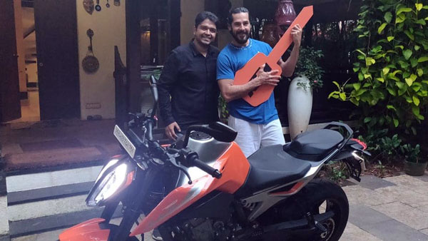 डीनो मोरिया ने खरीदी मुंबई की पहली केटीएम ड्यूक 790, 8.64 लाख रुपयें है बाइक की कीमत