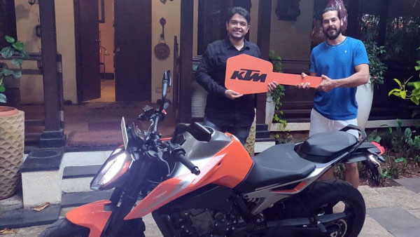 डीनो मोरिया ने खरीदी मुंबई की पहली केटीएम ड्यूक 790, 8.64 लाख रुपयें है बाइक की कीमत
