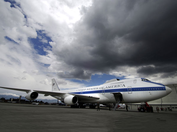 एयरप्लेन का रंग हमेशा सफेद क्यों होता है? जानिये अन्य रंग होने पर क्या होंगे परिणाम