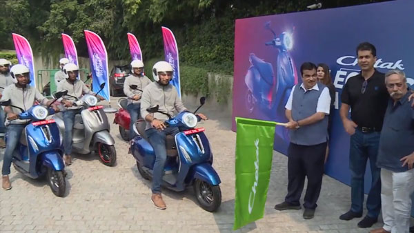 बजाज चेतक इलेक्ट्रिक स्कूटर पेश: डिजाइन फीचर्स जानकारी