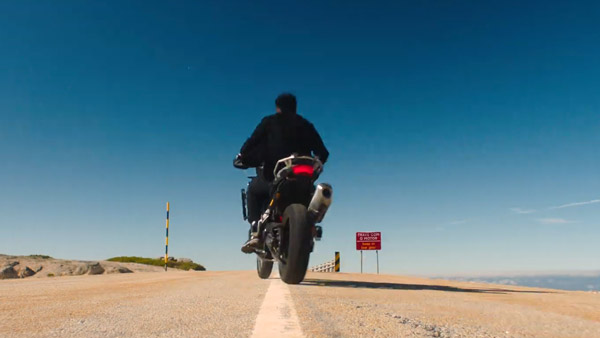 नई फिल्म में बीएमडब्ल्यू की बाइक चला रहे हैं ऋतिक और टाइगर, जानिये इसकी खासियत