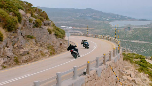 नई फिल्म में बीएमडब्ल्यू की बाइक चला रहे हैं ऋतिक और टाइगर, जानिये इसकी खासियत