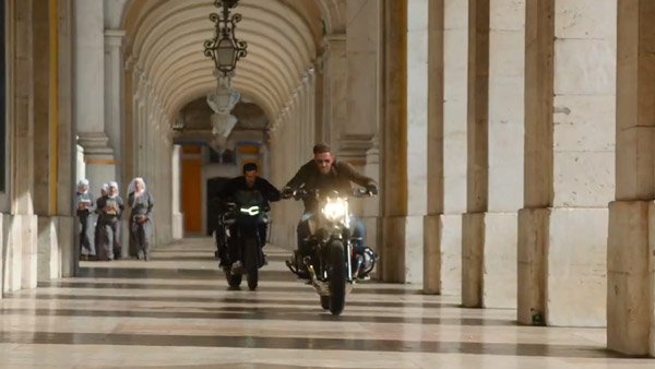 नई फिल्म में बीएमडब्ल्यू की बाइक चला रहे हैं ऋतिक और टाइगर, जानिये इसकी खासियत