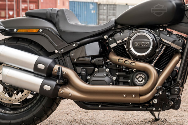  राजकुमार राव ने खरीदी हार्ले डेविडसन फैट बॉब, जानिये कितनी शानदार है बाइक 