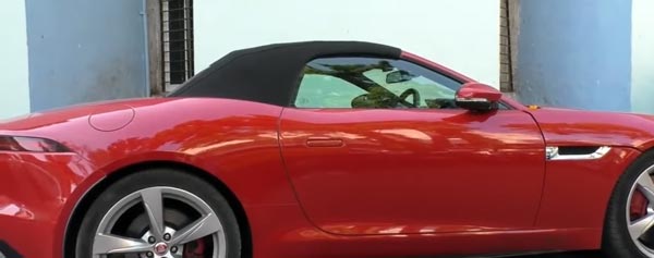 2.5 करोड़ की जगुआर को पुलिस ने किया जब्त, बिना नंबर प्लेट के चल रही थी कार 2.5 करोड़ की जगुआर को पुलिस ने किया जब्त, बिना नंबर प्लेट के चल रही थी कार