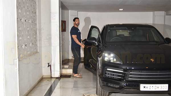 बॉलीवुड एक्टर्स न्यू कार कलेक्शन अजय देवगन रणवीर सिंह कार जानकारी बॉलीवुड एक्टर्स न्यू कार कलेक्शन अजय देवगन रणवीर सिंह कार जानकारी