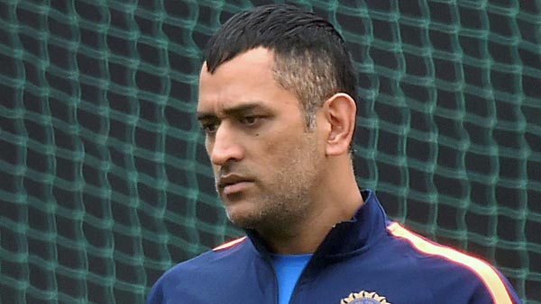 धोनी ने खरीदी 20 साल पुरानी निसान जोंगा कार, कभी भारतीय सेना करती थी इस्तेमाल