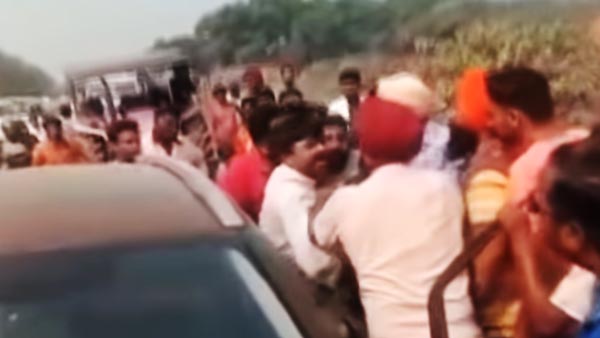 उत्तरप्रदेश बीजेपी नेता ट्रैफिक हटाने लहरायी बंदूक लोगों ने पीटकर किया बुरा हाल
