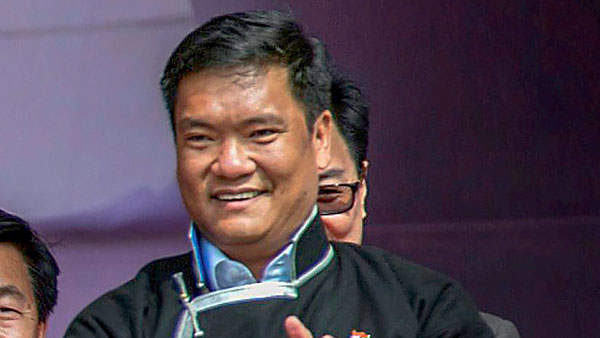 यह मुख्यमंत्री कर रहा रहा रॉयल एनफील्ड बाइक की सवारी, जाने क्या है वजह 