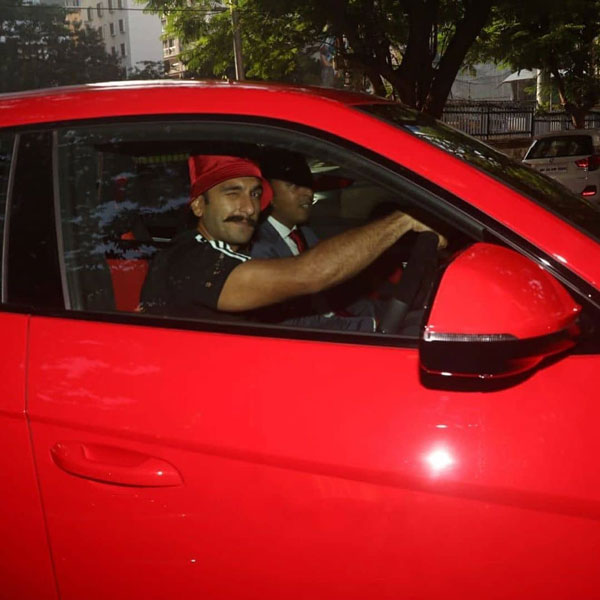 रणवीर सिंह ने खरीदी 3 करोड़ की लम्बोर्गिनी उरुस, जानिये यह एसयूवी क्यों है खास