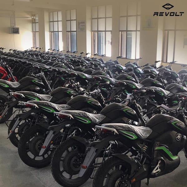 रिवोल्ट इलेक्ट्रिक बाइक डिलीवरी: धनतेरस के मौके पर दिल्ली में हुई शुरू