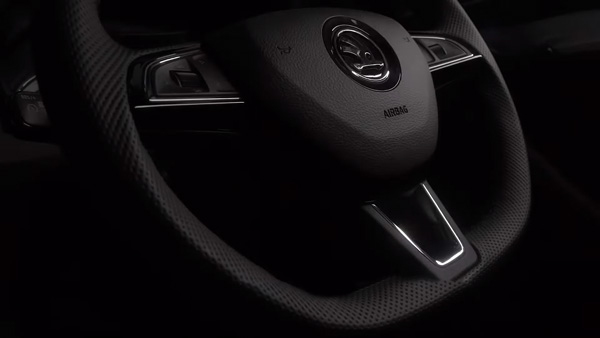 स्कोडा ऑक्टाविया ऑनिक्स लॉन्च प्राइस 20 लाख रुपयें कीमत वैरिएंट फीचर्स इंजन जानकारी