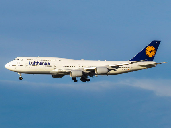 एयरप्लेन का रंग हमेशा सफेद क्यों होता है? जानिये अन्य रंग होने पर क्या होंगे परिणाम